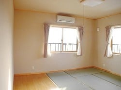 寝室をはじめ全居室の天井・壁にチャフウォールを 使用。空気がさわやかで臭いが全く気にならない。