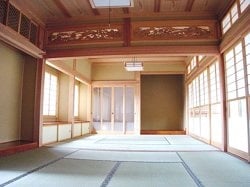 茶の間～座敷、本格的な和室二間続き